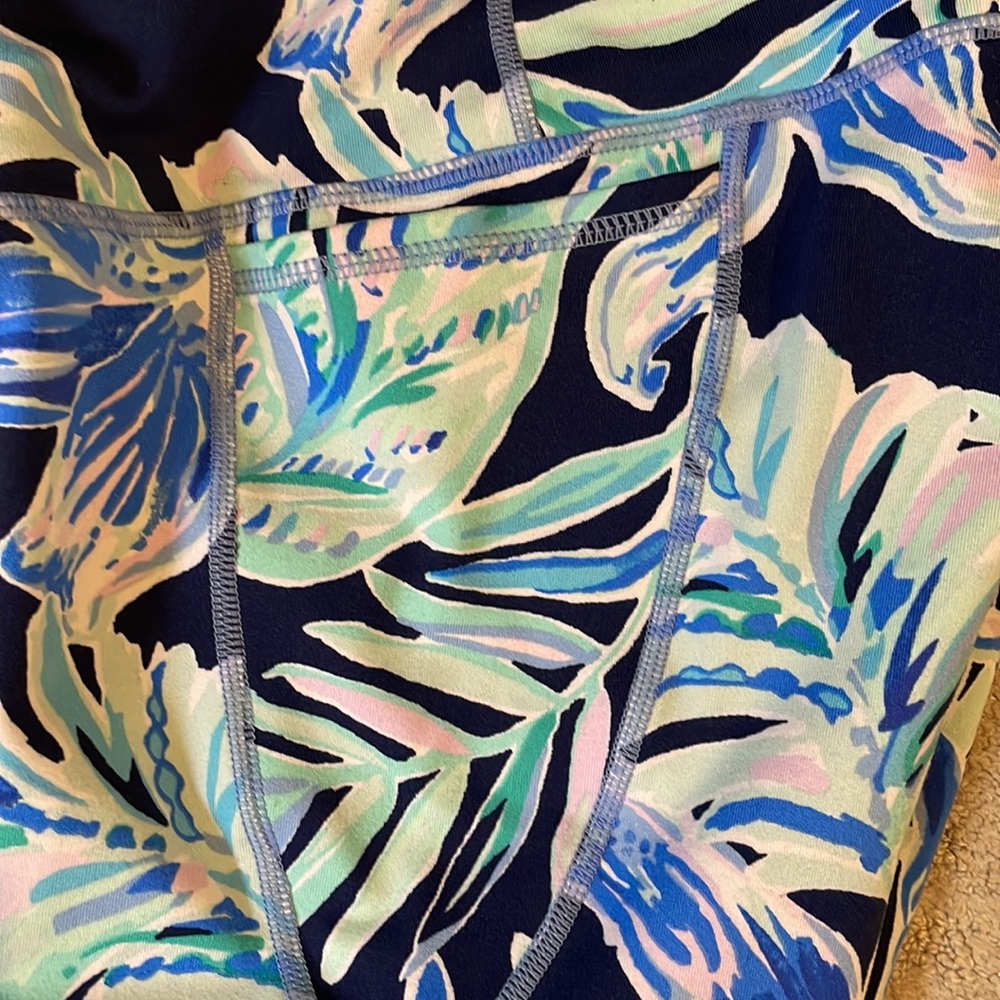 EUC Lilly Pulitzer Luxletic crop leggings - Picture 3 of 5